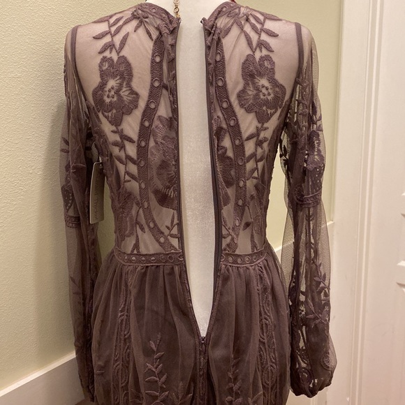 Deep V Floral Lace Romper - Picture 9 of 10